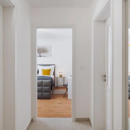 Apartment Chic With Terrace & View Prag